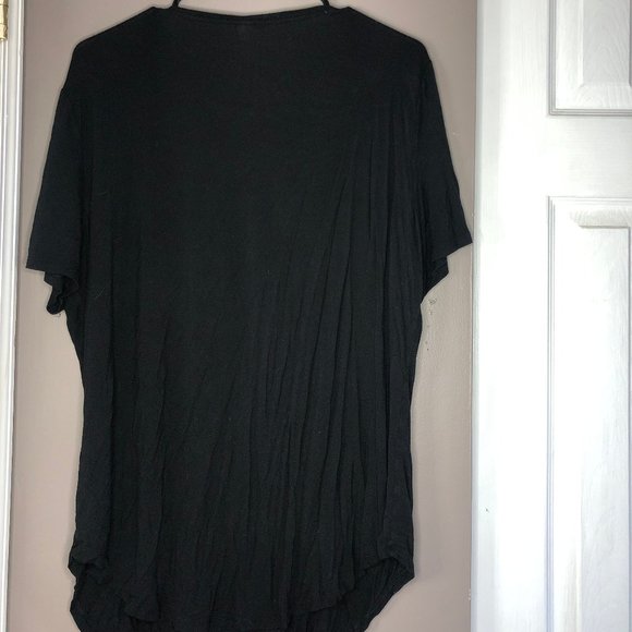 Basic Tee's - Picture 2 of 2